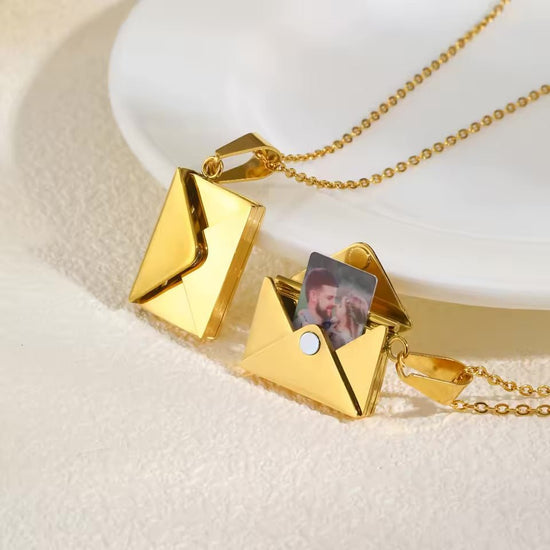 Couple’s Photo Locket Necklace – Personalized Gift from Vnox - WarmLove